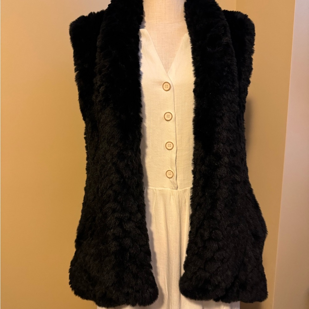 Love Token black fur vest❤️❤️❤️ excellent condition/ used